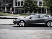 Tesla relembra os carros depois de encontrar problemas com o modo de autocondução. (Fonte da imagem: Moritz Kindler via Unsplash)