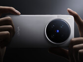 O ISOCELL HPB será acompanhado por um Sony LYT-828 em ambos os modelos, na foto do X200 Ultra. (Fonte da imagem: Vivo)