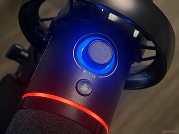 Corpo principal: botão de mudo, botão de ganho/volume