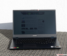 Lenovo Legion 5 17 ao sol