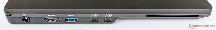 Lado esquerdo: Tomada de alimentação, saída HDMI, uma porta USB-A 3.2 Gen 1, duas portas Thunderbolt 4 (com PD e DP 1.2), leitor de cartões inteligentes
