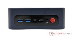 Frontal: 2x USB, 2x USB4 TypeC