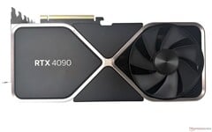 A RTX 4090 Founders Edition possui 16.384 núcleos CUDA e 24 GB de VRAM.