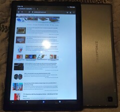 Teclast M40 de 10,1 polegadas Android tablete e P20HD do verso (Fonte: Própria)