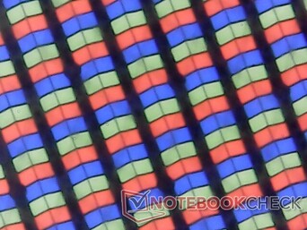 Subpixels RGB nítidos com granulação mínima devido à sobreposição brilhante
