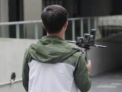 A DJI pode estar planejando um trio de lançamentos para o verão, incluindo o tão falado Osmo 360, retratado aqui no meio. (Fonte da imagem: via Igor Bogdanov)