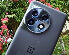 O OnePlus 11 permanecerá como o único carro-chefe da empresa até o OnePlus 12, na foto anterior. (Fonte da imagem: NotebookCheck)