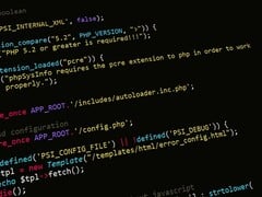 Código-fonte PHP em uma tela escura
