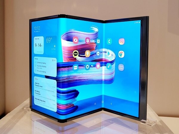 O Samsung Display Flex S apresenta o mesmo formato que o Huawei Mate XT. (Fonte da imagem: The Korea Herald)