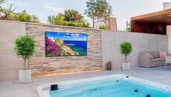 A Neptune Full Sun Outdoor Smart TV. (Fonte: Peerless-AV)