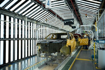 A produção do Aygo X Hybrid está começando na fábrica da Toyota em Kolin (TMMCZ). A fábrica está se preparando para fabricar seu primeiro BEV a partir de 2026. (Fonte da imagem: Toyota).