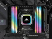 Memória Corsair Vengeance RGB Pro SL DDR4 mostrada na placa-mãe (Fonte da imagem: Corsair)