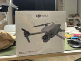 O DJI Air 3 estará disponível com os controles remotos RC 2 e RC-N2. (Fonte da imagem: @DealsDrone)