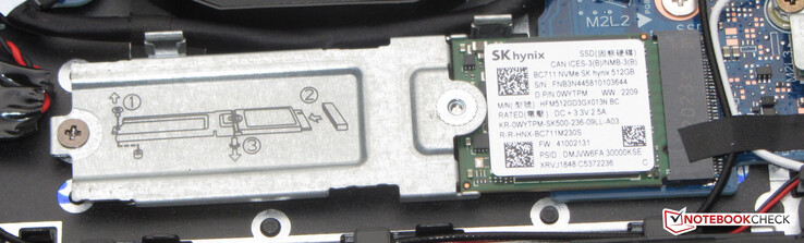 Um SSD serve como acionamento do sistema.