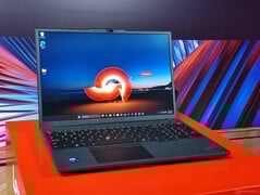 Lenovo ThinkPad P16v Gen 3 (fonte da imagem: Benjamin Herzig)