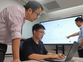 Os cientistas da computação da NTU usaram chatbots de IA contra eles mesmos para "desbloquear" os modelos (Fonte da imagem: NTU)