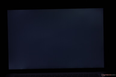 Apenas um leve sangramento irregular da luz de fundo