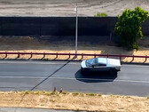 Imagens do Cybertruck sendo submetido a testes de resistência da bateria surgiram on-line, indicando que a Tesla está um passo mais perto de lançar sua picape elétrica. (Fonte da imagem: YouTube - editado)