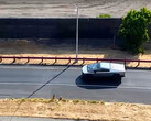 Imagens do Cybertruck sendo submetido a testes de resistência da bateria surgiram on-line, indicando que a Tesla está um passo mais perto de lançar sua picape elétrica. (Fonte da imagem: YouTube - editado) 