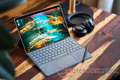 Há rumores de que o Surface Pro 9 receberá uma atualização &quot;Intel 14ª geração&quot; no final deste trimestre, o modelo atual é retratado. (Fonte da imagem: Notebookcheck)