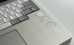Laptop Campus DIY com teclado mecânico e mostradores personalizáveis