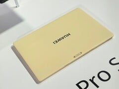 O Huawei Matepad Pro S na versão na cor amarela