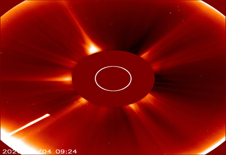 Uma imagem mostrando o cometa C/2026 A1 (MAPS) em direção ao Sol.