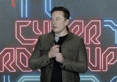 Elon Musk apresenta três novos Teslas na reunião anual de acionistas da Tesla. (Fonte: Tesla via YouTube)