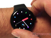 O Pixel Watch e o Pixel Watch 2 devem apresentar o mesmo design geral, conforme a foto anterior. (Fonte da imagem: Notebookcheck)
