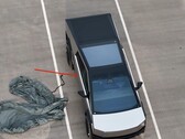 Essa unidade de validação do Cybertruck parece ter problemas de alinhamento das portas que, espera-se, serão corrigidos quando a produção for lançada. (Fonte da imagem: Joe Tegtmeyer no YouTube)