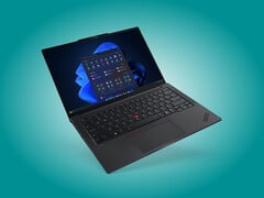 O ThinkPad E14 Gen 8 integra recursos clássicos do ThinkPad, incluindo o TrackPoint e teclas de seta de tamanho normal.