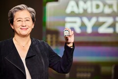 A Dra. Lisa Su, CEO da AMD, mostra o próximo processador Zen 4 Raphael no CES 2022. (Fonte de imagem: AMD)