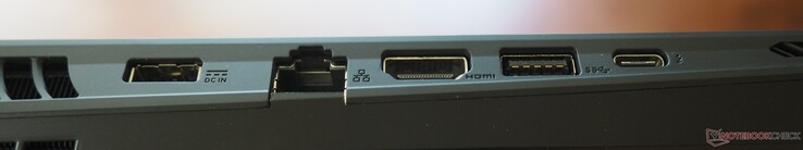 Lado esquerdo: alimentação, RJ-45, HDMI 2.1, USB-A 3.2 Gen 2, Thunderbolt 5 (DP 2.1, PD 3.0)