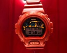 O novo relógio G-Shock x Syna da Casio (foto) foi listado nas lojas da marca em toda a Europa. (Fonte da imagem: Casio)