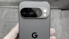 Apesar de sua suposta câmera teleobjetiva, o Pixel 10 ainda pode não ter muitos recursos encontrados no Pixel 10 Pro (Fonte da imagem: Mystic Leaks)