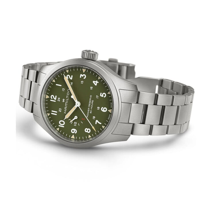 O Hamilton Khaki Field Power Reserve 40 mm com mostrador verde 