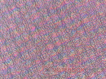 Os subpixels são obscurecidos pela camada fosca que leva a uma imagem granulosa
