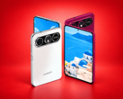 Smartphone Coolpad Cool X Wide visto de frente e de trás com acabamentos em branco e vermelho.