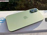 Os futuros modelos de iPhone poderão ser alimentados por um chip fabricado pela Intel (foto: iPhone 17; fonte da imagem: Notebookcheck, editado)