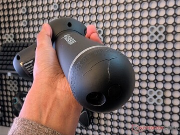 Arranhão na parte inferior da pistola de massagem.