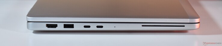 esquerda: HDMI, USB-A 3.2 Gen 1, 2x Thunderbolt 4, leitor de cartão inteligente