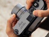 A Leica está relançando três câmeras em "Metal Gray".