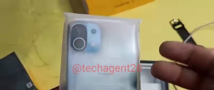 O Xiaomi Mi 11 retratado em sua embalagem de varejo (imagem via @techagent26 no Twitter)