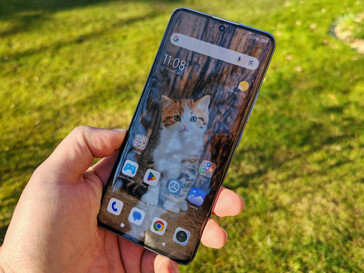 O Xiaomi Redmi Note 14 Pro+ 5G sob o sol