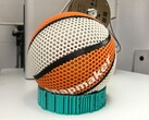 Uma imagem decorativa mostrando uma bola de basquete impressa em 3D