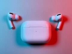 Appleos populares fones de ouvido sem fio da AirPods Pro são agora parte de uma ação judicial movida na Califórnia (Imagem: Ignacio R)