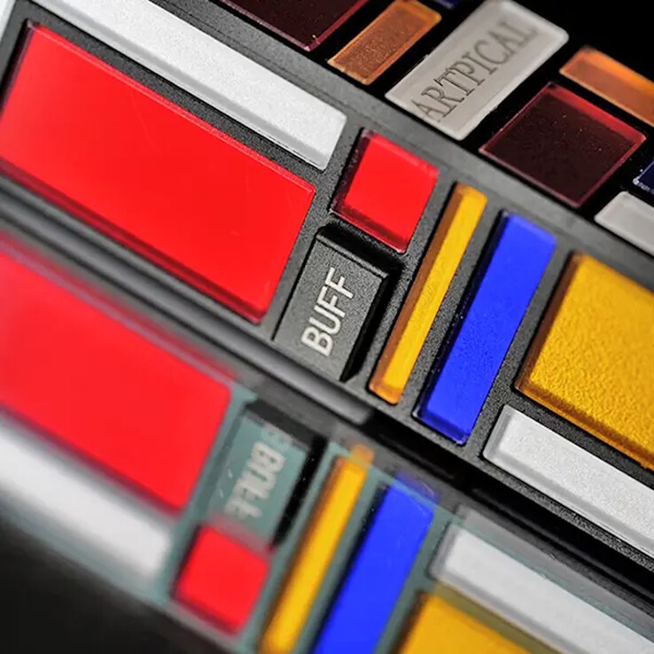 O ganho do fone de ouvido pode ser ajustado entre três configurações com um toque no botão Buff.