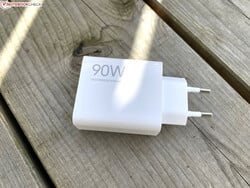 A unidade de fonte de alimentação opcional de 90 watts.