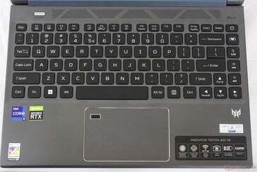 Não há nada de especial no teclado, pois o feedback das teclas é semelhante ao de um Ultrabook de médio porte