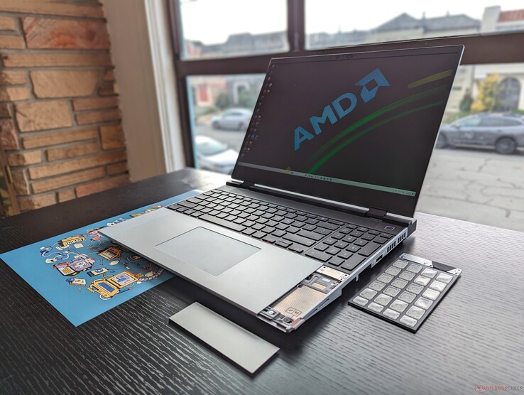 Estrutura do Laptop 16 com o módulo de cobertura do apoio para as mãos removido Estrutura do Laptop 16 com o módulo de cobertura do apoio para as mãos removido